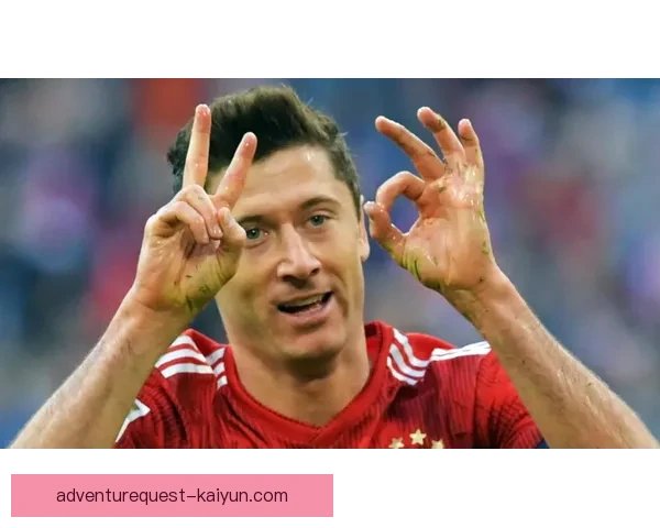 莱万多夫斯基巴萨合同动态引发关注，未来走向仍难以预测